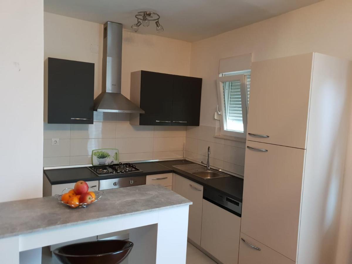 Apartmani Milutin Brodarica  Exteriér fotografie