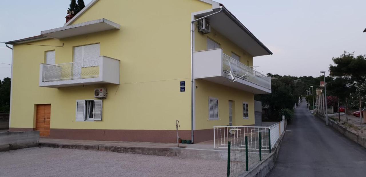 Apartmani Milutin Brodarica  Exteriér fotografie